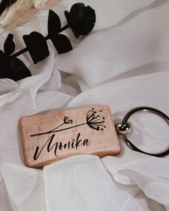 Schlüsselanhänger mit Blume individualisiert mit deinem Wunschnamen