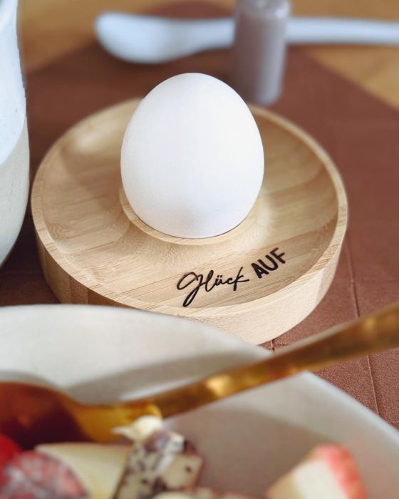 Glücksei – Holz-Eierbecher „Glück AUF“