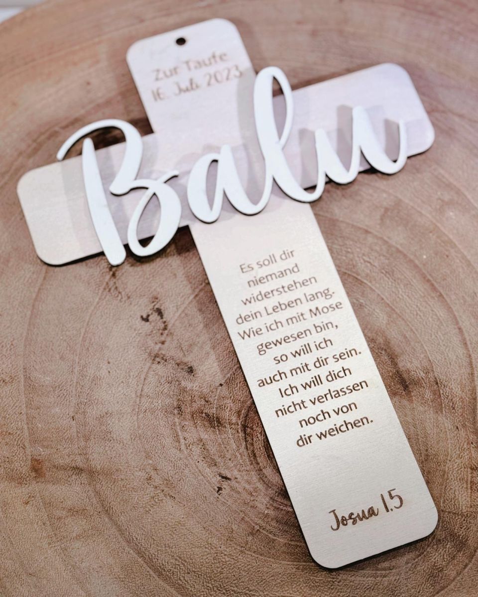 Taufkreuz individuell gestaltet mit Namen